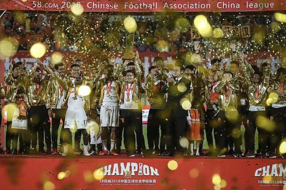 俱乐部、媒体以及社会各界都经历了非常复杂的情况。